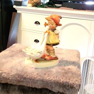 Hummel 1st generation Goose Girl VINTAGE